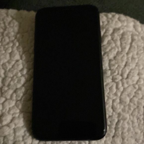 this is a black iphone xr it is used but it works perfectly fine